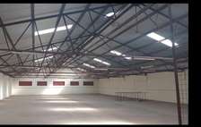 25,000 ft² Warehouse with Parking in Industrial Area