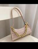Shoulder bags Size 24*14 cm
Material crocodile
high quality
