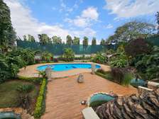 5 Bed House with En Suite in Runda