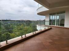 4 Bed Apartment with En Suite in Parklands