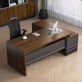 Office Desk: 1.6m Computer Desk with Cable Management
