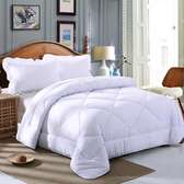 Binded white stripes duvet