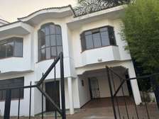5 Bed Villa with En Suite in Riverside
