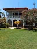 4 Bed House with En Suite at Hs45