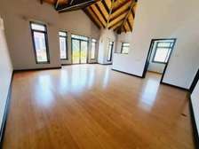 5 Bed House with En Suite in Lavington