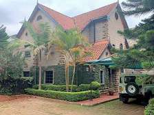 Lovely 5 BR Townhouse plus Sqs in Kileleswa