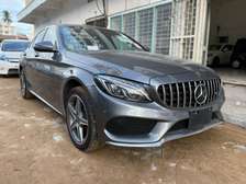 Mercedes Benz C200. Sunroof.