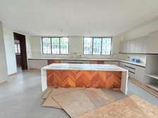 4 Bed House with En Suite in Runda