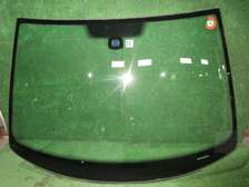 Windscreen replacement for VW Golf free mobile fitting