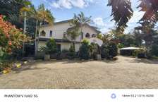 5 Bed House with En Suite in Runda