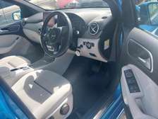 Mercedes Benz B180 2016 blue