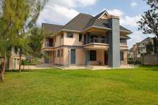 5 Bed House with En Suite in Garden Estate