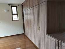 5 Bed Townhouse with En Suite in Lavington