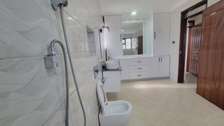 6 Bed House with En Suite in Membley