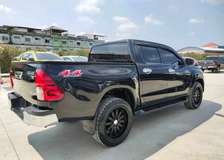 Toyota hilux double cabin black