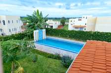 5 Bed Villa with En Suite at Hr85