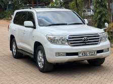 Toyota land cruiser v8 on sale