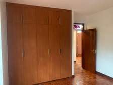 3 bedroom apartment master Ensuite available in kilimani