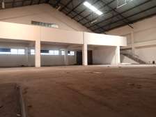 8,700 ft² Warehouse with Parking in Ruaraka