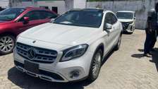 MERCEDES BENZ GLA 220 SUNROO 2019MODEL