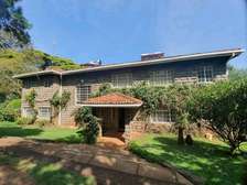 5 Bed House with En Suite in Ridgeways