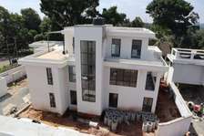5 Bed Villa with En Suite at Kyuna Road