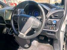 Toyota Noah WEB hybrid