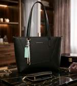 CLASSY 2-IN-1 LADIES HANDBAG SET – NEW ARRIVAL! 🖤👜