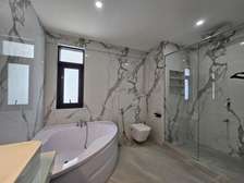6 Bed Townhouse with En Suite in Lavington