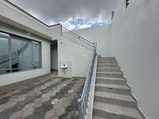 Modern 3-Bedroom House with Driveway & Large Windows