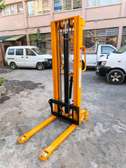 Hydraulic manual stacker