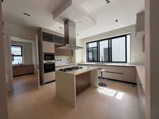 5 Bed Villa with En Suite at New Runda
