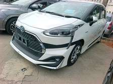 Toyota sienta hybrid