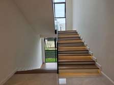 5 Bed Villa with En Suite in Runda