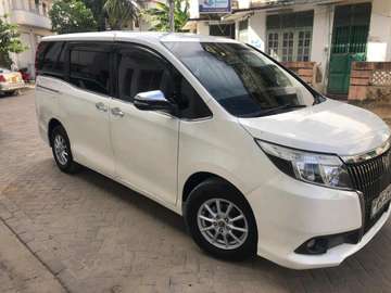 Toyota esquire 2016model 8 seater