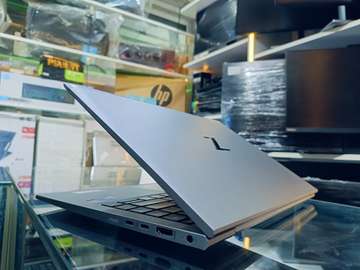 Hpzbook 14G5 i5 8th gen 8gbram 256ssd