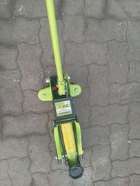 Prescott floor jack 2 ton
