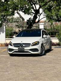 mercedes A180 amg line with panoramic sunroof