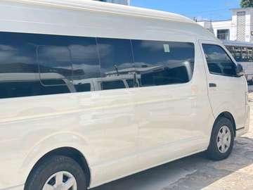 TOYOTA HIACE 9L COMMUTER 2019MODEL MANUAL DIESEL