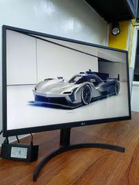 LG 27" 4K UHD IPS Monitor (27BL55U-B) - Clean Condition