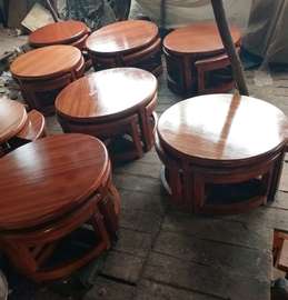 Round coffee table with 4 stools