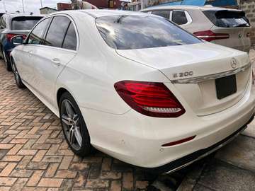 Mercedes Benz E200