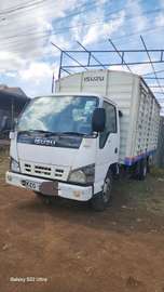 Isuzu Cargo Truck White Spacious Enclosed Load