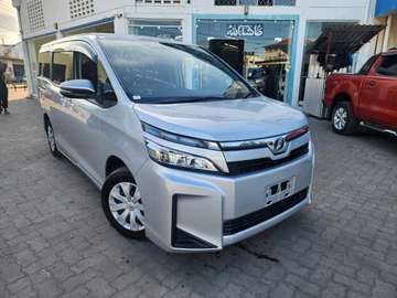 Toyota Voxy silver 2018 New Shape