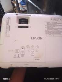 Epson EB-X04 XGA 3LCD Projector