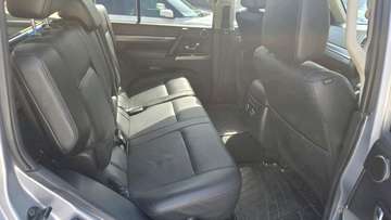 Mitsubishi pajero with sunroof