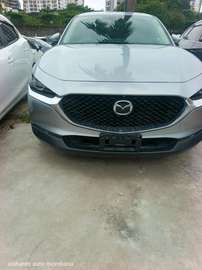 Mazd Cx-30 silver