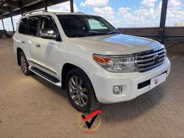 Toyota Landcruiser V8 For Hire