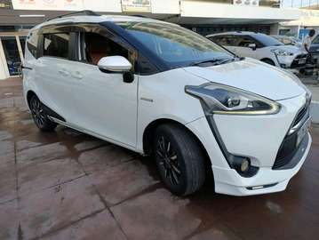 Used sienta hybrid