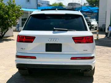 AUDI Q7 2019MODEL S LINE SUNROOF
